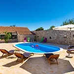 Σπίτι διακοπών 4 Bedroom Amazing In
