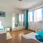 4 Bedroom Amazing In Σπίτι διακοπών *