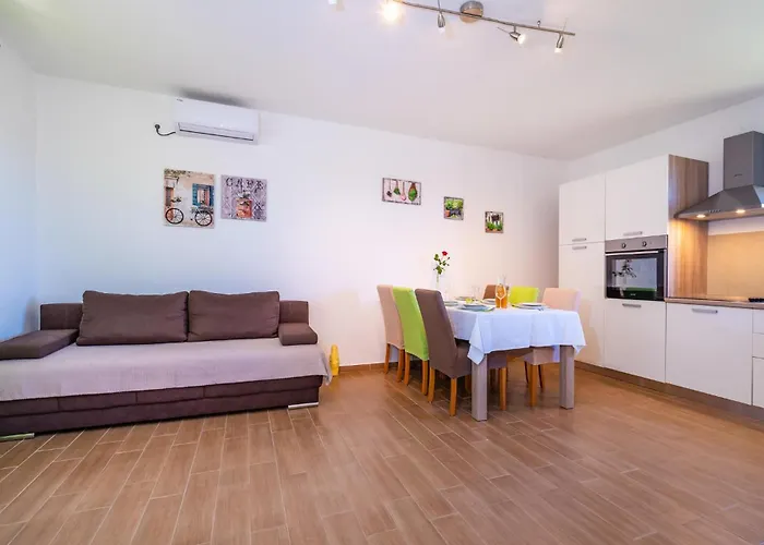 4 Bedroom Amazing In *