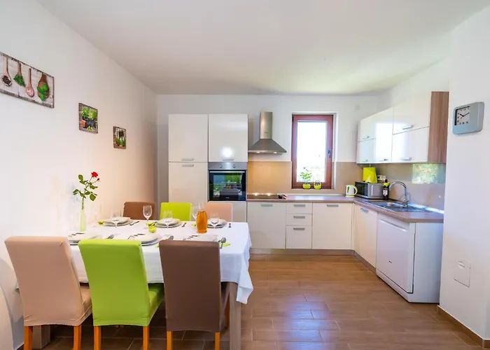 4 Bedroom Amazing In Benkovac