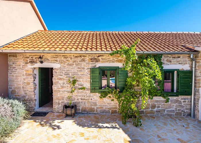Vikendica 4 Bedroom Amazing In Benkovac