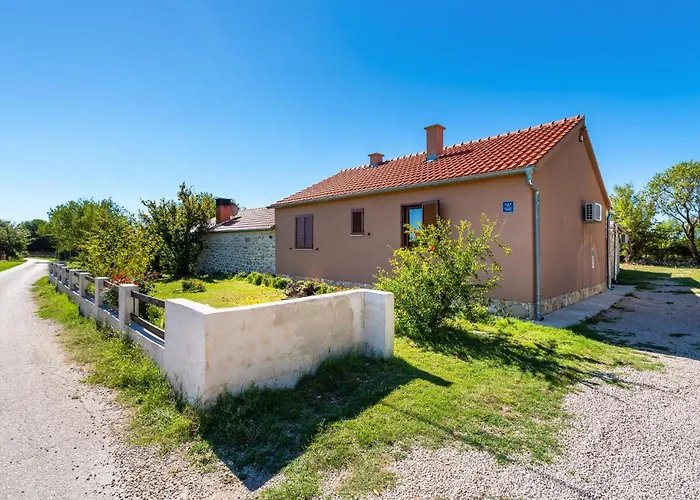 Vikendica 4 Bedroom Amazing In Benkovac