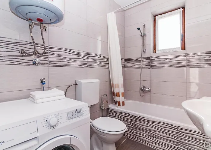 Vikendica 4 Bedroom Amazing In