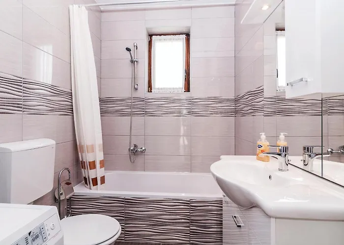 Vikendica 4 Bedroom Amazing In Benkovac