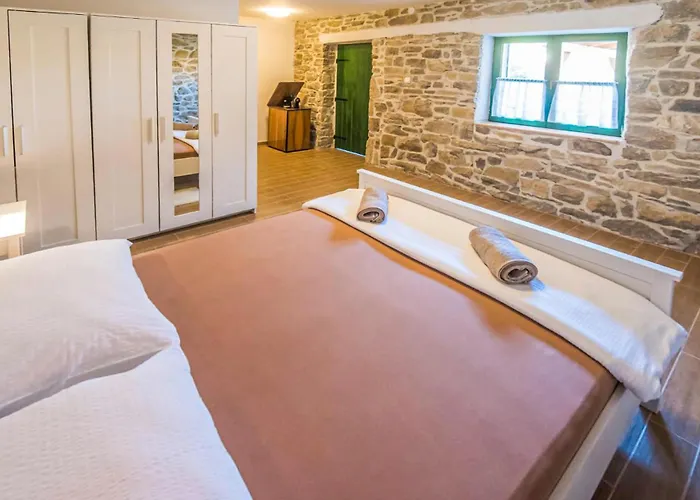 Vikendica 4 Bedroom Amazing In Benkovac