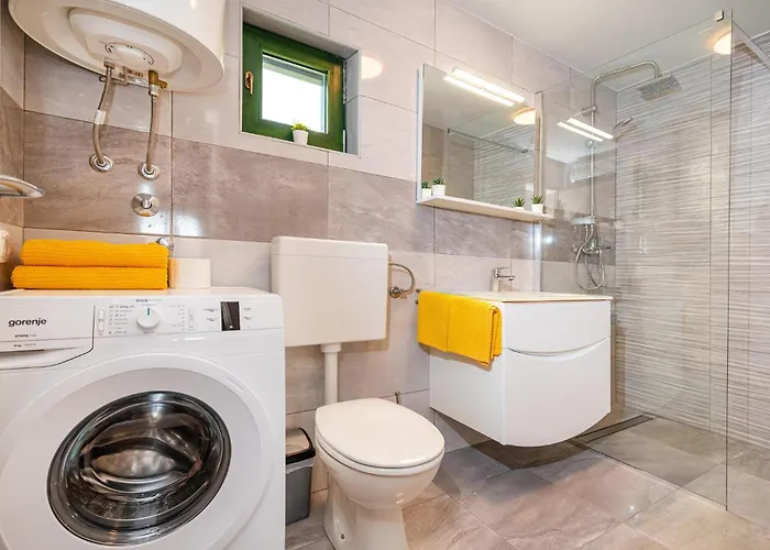 4 Bedroom Amazing In Benkovac