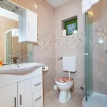 4 Bedroom Amazing In Σπίτι διακοπών *