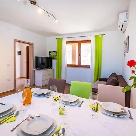 Beautiful In With Kitchen Holiday home *