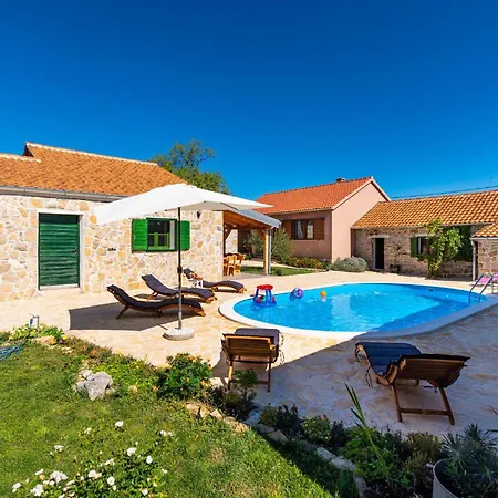 Holiday home Beautiful In With Kitchen *