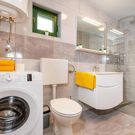 4 Bedroom Amazing In Benkovac