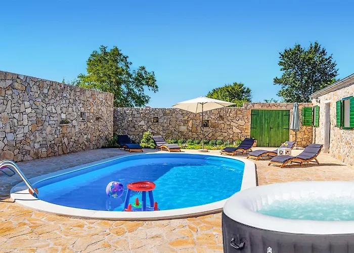 Σπίτι διακοπών 4 Bedroom Amazing In Benkovac